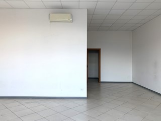 Immobile commerciale in Affitto a Anagni, 650€, 