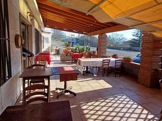 Immobile commerciale in Affitto a Fornovo di Taro, 1'500€, 120 m²