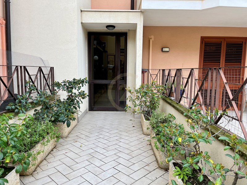 Mansarda in Vendita a Motta Sant'Anastasia, zona Centro, 90'000€, 61 m², con Box