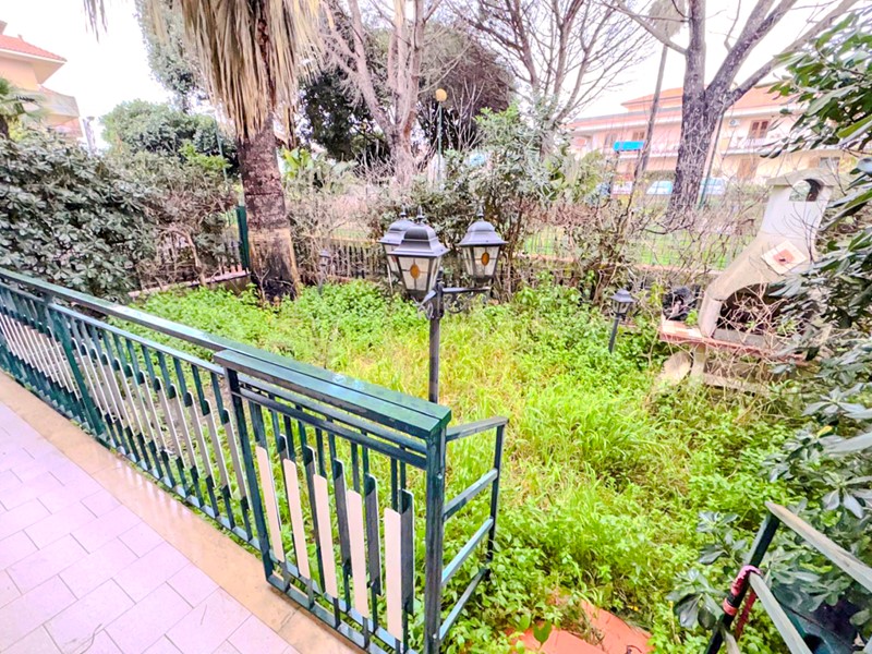 Trilocale in Vendita a Acireale, zona Santa Maria Degli Ammalati, 120'000€, 80 m², con Box
