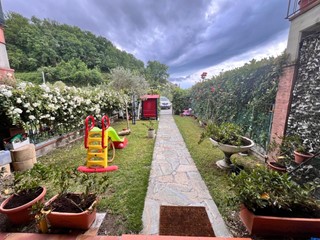 Casa Semi Indipendente in Vendita a Podenzana, zona Podenzana, 235'000€, 150 m²