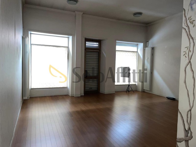 Ufficio in Affitto a Torino, zona San Paolo, 750&euro;, 80 m²