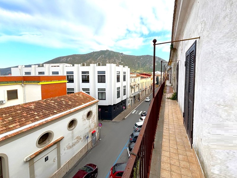 Quadrilocale in Vendita a Mondragone, zona Via 4 novembre, 30'000€, 125 m²