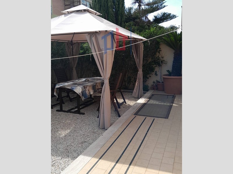 Casa Semi Indipendente in Vendita a Pomezia, zona Torvaianica, 185'000€, 160 m²