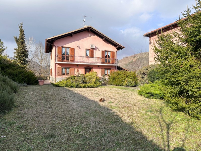 Villa in Vendita a Monastero Bormida, 340'000€, 312 m²