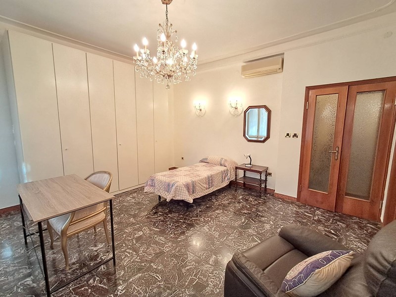 Appartamento in Affitto a Ferrara, zona Centro storico, 900€, 130 m², arredato