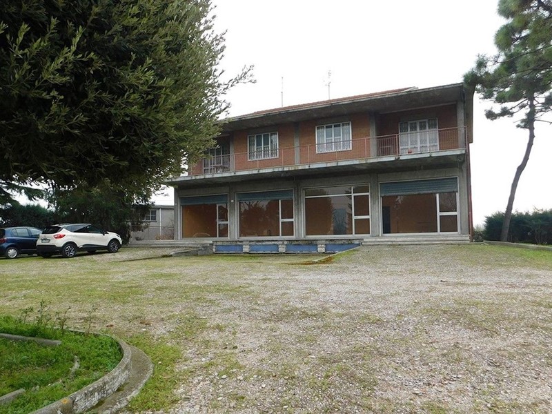 Villa in Vendita a Cervia, 390'000€, 300 m²