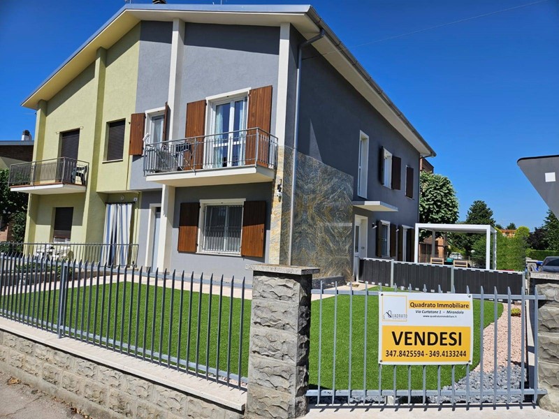 Villa bifamiliare in Vendita a Medolla, 299'000€, 209 m²
