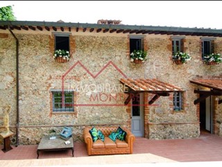Casa di corte in Vendita a Camaiore, 980'000&euro;, 600 m², arredato