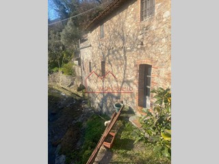 Casa di corte in Vendita a Camaiore, 429'000&euro;, 500 m², arredato