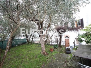 Casa Indipendente in Vendita a Lucca, zona Santa Maria Del Giudice, 160'000&euro;, 190 m²