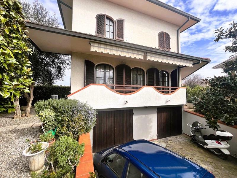 Villa in Vendita a Rosignano Marittimo, zona Rosignano Solvay, 580'000€, 280 m², con Box