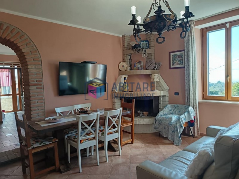 Appartamento in Vendita a Rosignano Marittimo, zona Nibbiaia, 255'000€, 90 m²