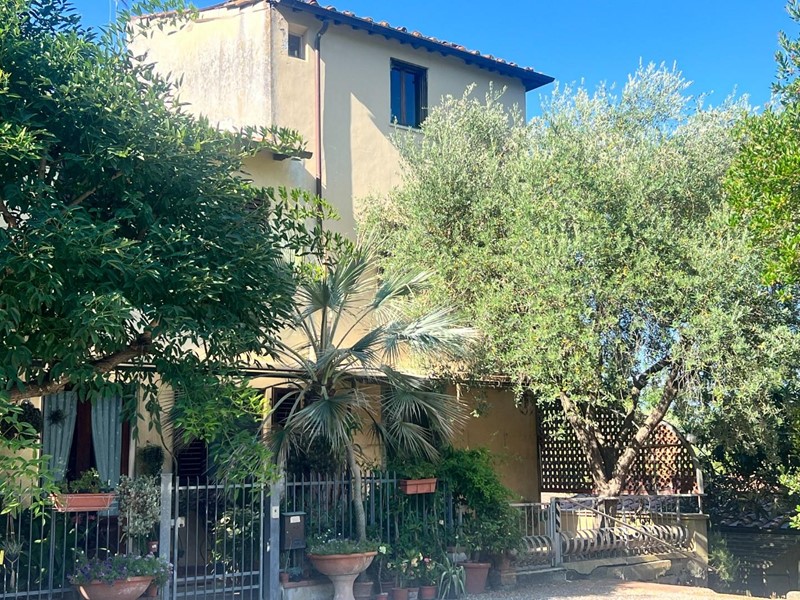 Casa Indipendente in Vendita a Lucca, zona Vicopelago, 185'000€, 135 m²