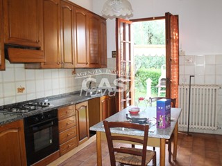 Casa Indipendente in Vendita a Montopoli in Val d'Arno, zona Marti, 225'000€, 181 m², con Box