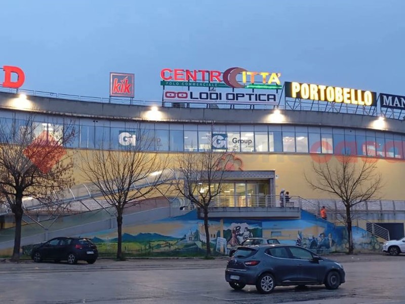 Attività commerciale in Affitto a Frosinone, 890€, 60 m²