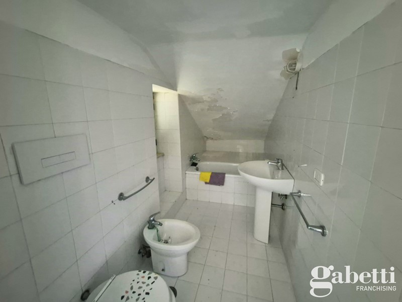 Negozio in Affitto a Pomigliano d'Arco, 550€, 70 m²