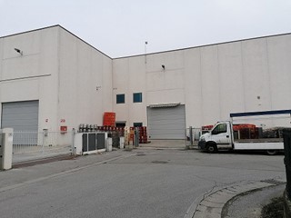 Capannone in Vendita a Spino d'Adda, 164'000€, 210 m²