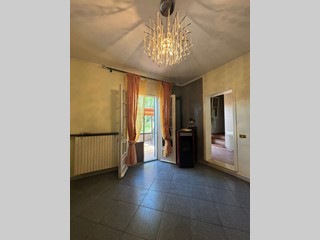 Appartamento in Vendita a Fornovo di Taro, 120'000&euro;, 119 m²