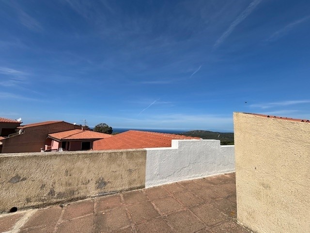 Trilocale in Vendita a Trinità d'Agultu e Vignola, 110'000€, 59 m², con Box