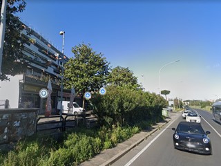 Capannone in Affitto a Roma, zona Due Leoni, 1'500€, 130 m²