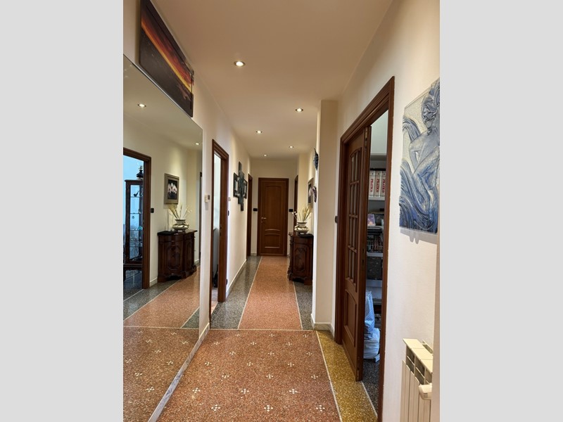 Appartamento in Vendita a Genova, zona San Fruttuoso, 190'000€, 110 m², arredato