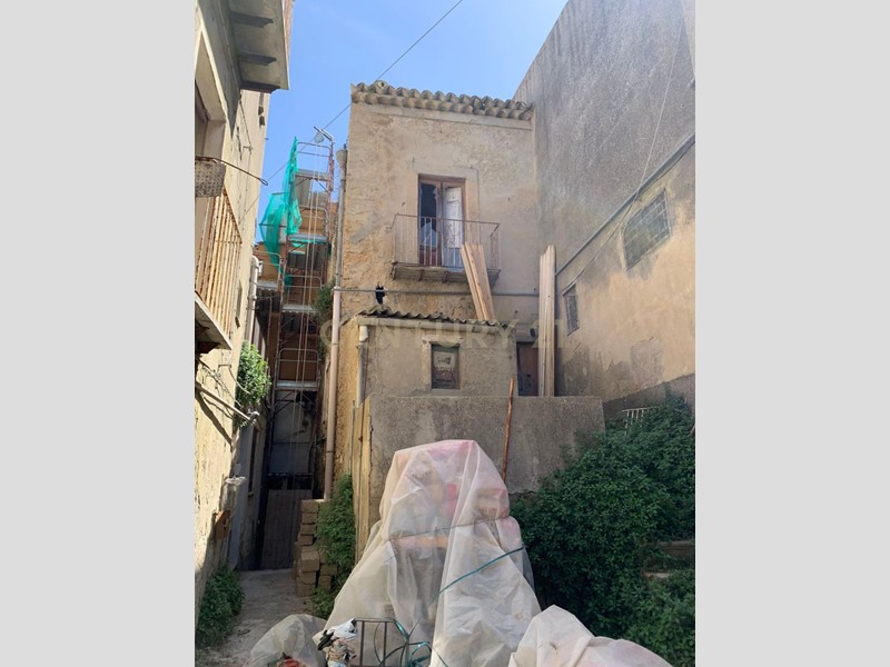 Casa Indipendente in Vendita a Enna, 25'000€, 73 m²