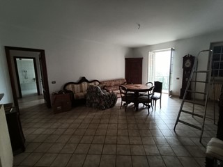 Casa Indipendente in Vendita a Pianello Val Tidone, 350'000€, 368 m², con Box