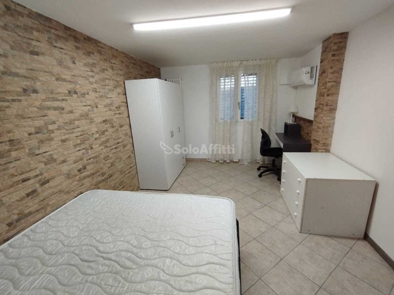 Stanza in Affitto a Modena, 300€, 80 m², arredato