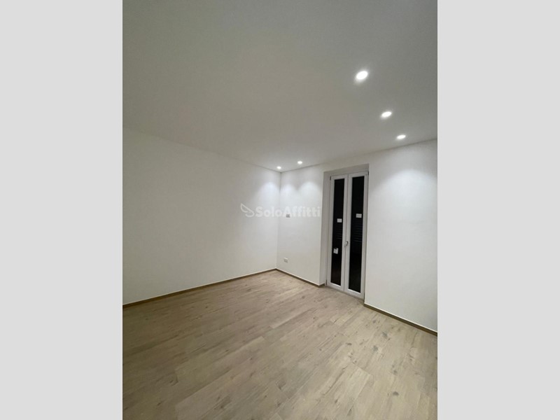 Trilocale in Affitto a Pescara, zona Piazza Salotto, 1'000€, 80 m², arredato
