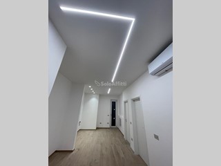 Trilocale in Affitto a Pescara, zona Piazza Salotto, 1'000€, 80 m², arredato