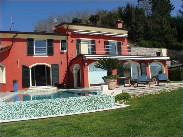 Casa Indipendente in Vendita a La Spezia, zona Periferia NORD/OVEST, 700 m²