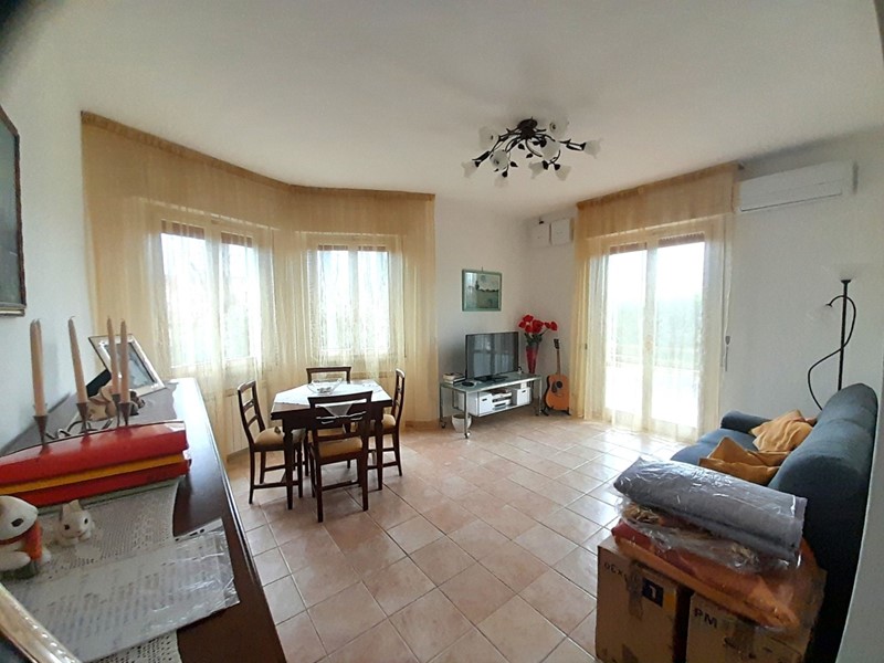 Quadrilocale in Vendita a Luni, 180'000€, 90 m², con Box