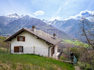 Casa Indipendente in Vendita a Challand Saint Victor, 105'000€, 110 m²