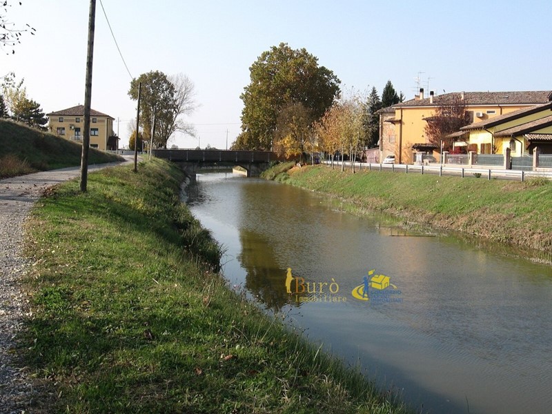 Casa Semi Indipendente in Vendita a Sorbolo Mezzani, zona Mezzani Inferiore, 135'000€, 188 m², con Box