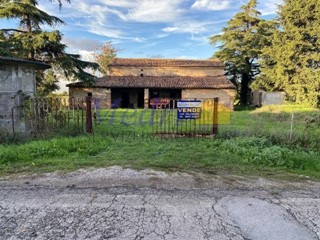 Casa Indipendente in Vendita a Cesena, zona Sant'egidio, 245'000€, 300 m²