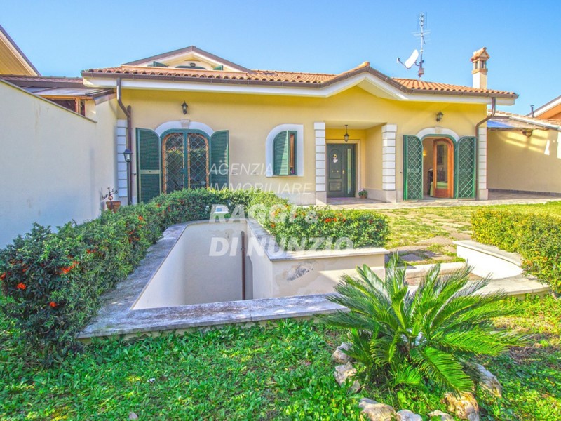 Villa in Vendita a Grottaferrata, 649'000€, 250 m²