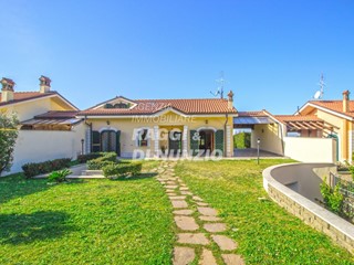 Villa in Vendita a Grottaferrata, 649'000€, 250 m²