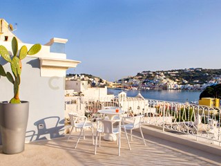 Casa Indipendente in Vendita a Ponza, 1'700'000€, 300 m², arredato, con Box