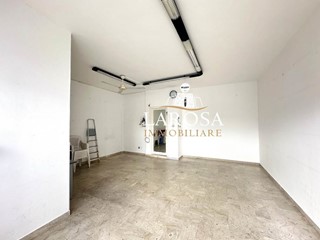 Attività commerciale in Vendita a Melendugno, zona San Foca, 130'000€, 66 m²