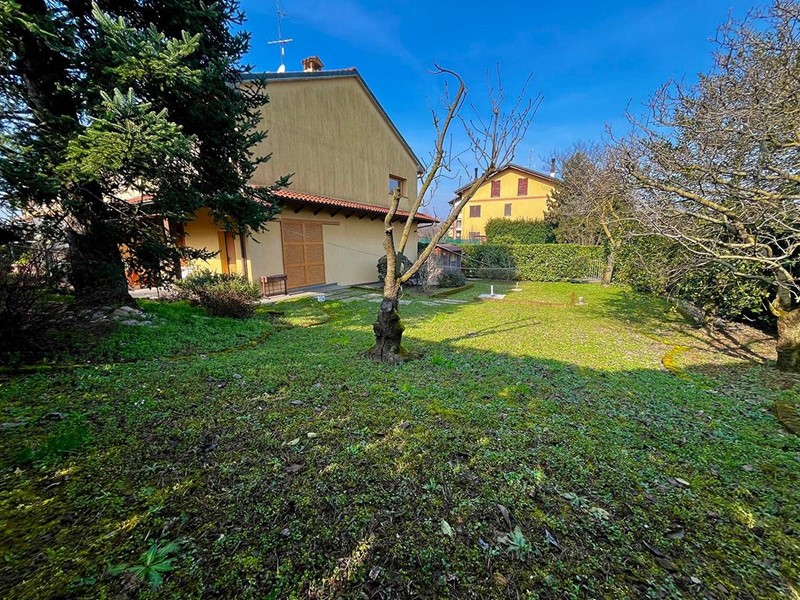 Villetta a schiera in Vendita a Cornate d'Adda, zona Villa Paradiso, 390'000€, 216 m²