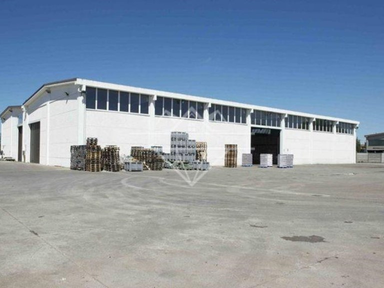 Capannone in Vendita a Massa, 950'000&euro;, 600 m²