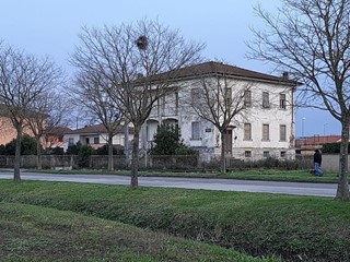 Villa in Vendita a Pontedera, 690'000€, 600 m²