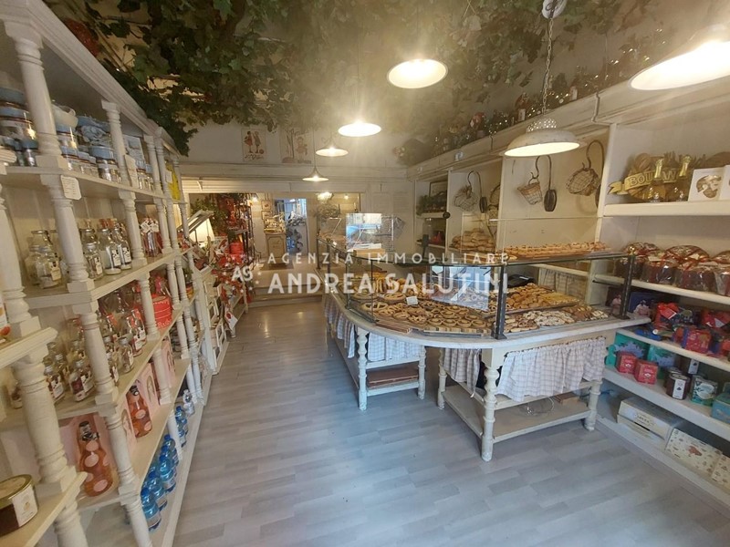 Immobile commerciale in Vendita a Bientina, 210'000€, 224 m²