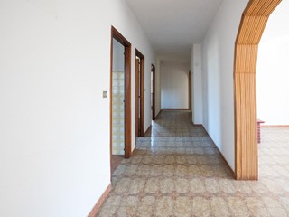 Appartamento in Vendita a Calice al Cornoviglio, zona Piano di Madrignano, 119'000€, 183 m², con Box