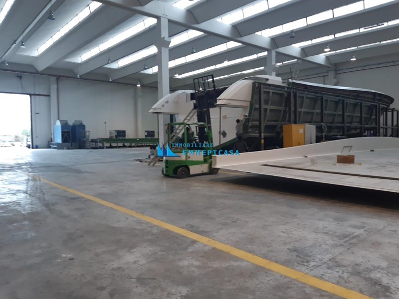 Capannone in Vendita a Massa, 5'000'000&euro;, 7761 m²