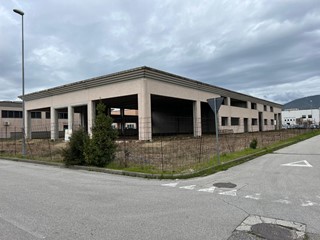 Capannone in Vendita a Cascina, 970'000€, 1780 m²
