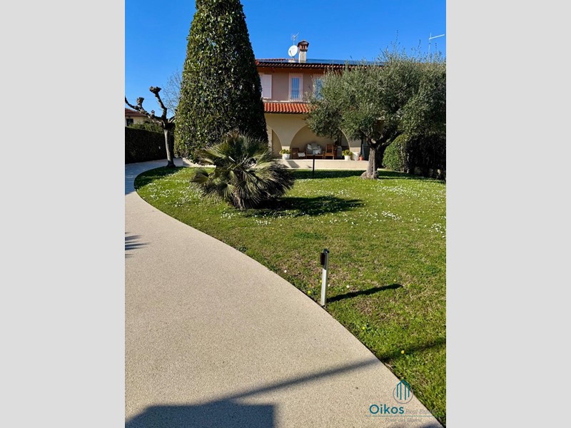 Villa bifamiliare in Affitto a Forte dei Marmi, 45'000€, 200 m², arredato