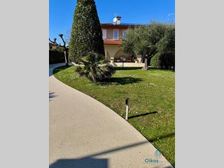 Villa bifamiliare in Affitto a Forte dei Marmi, 45'000€, 200 m², arredato