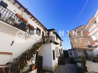 Appartamento in Vendita a Capannori, zona Segromigno In Piano, 120'000&euro;, 90 m²